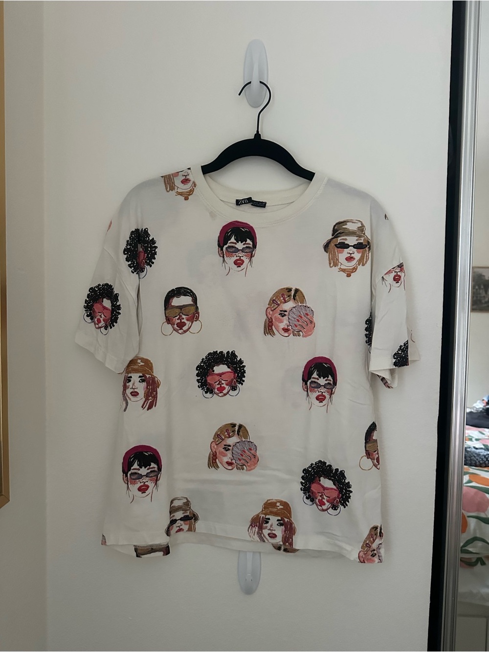 Zara White Short Sleeve Tee with Face Print